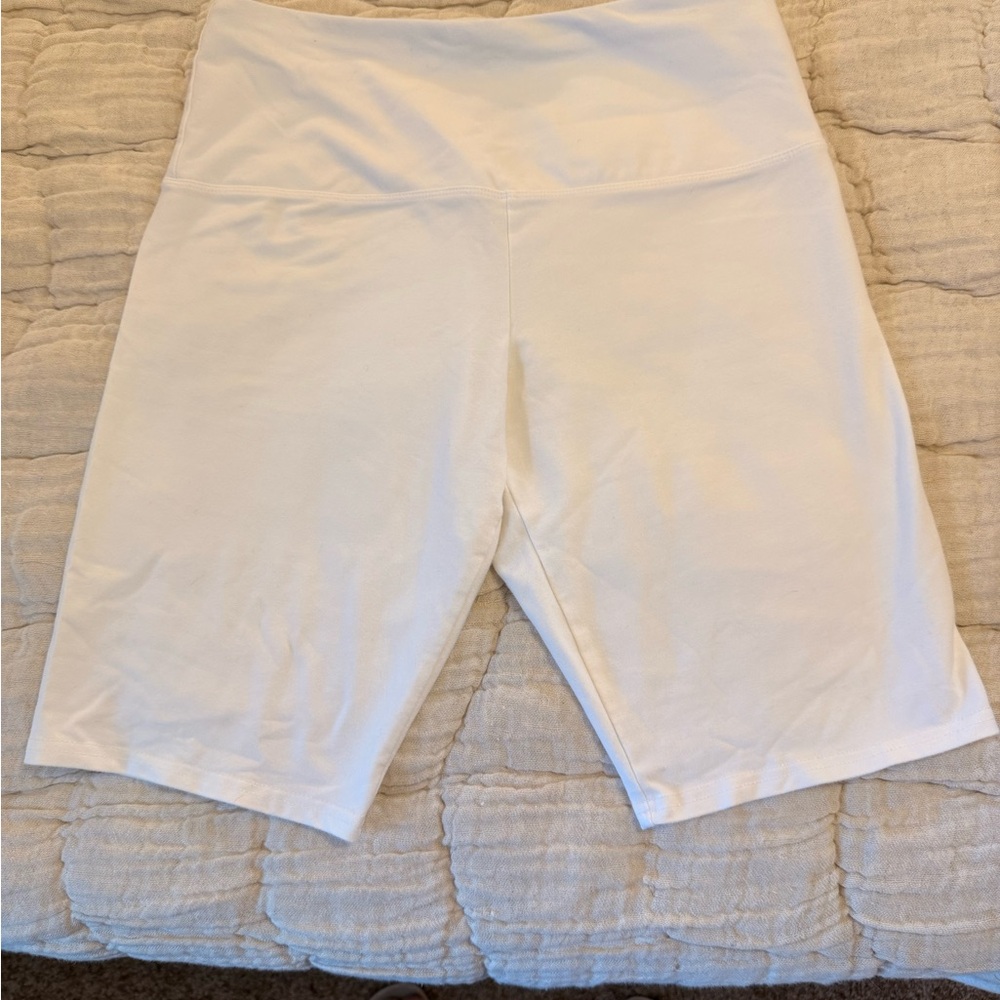 intro. ❤️ White Short. Size small. Activewear. Tummy Control. White. Bike Shorts